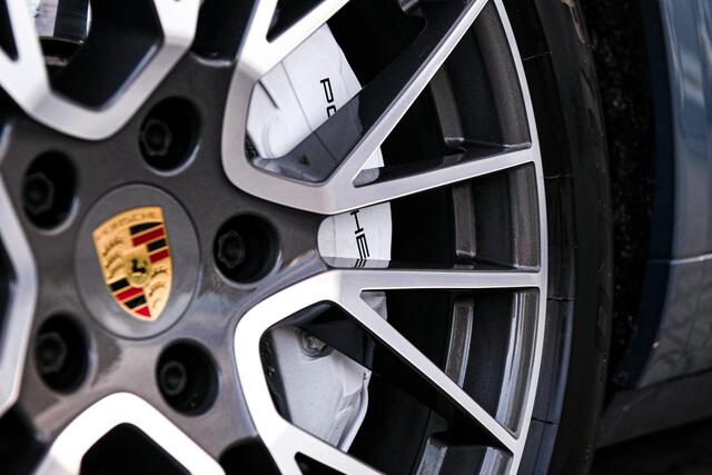 Porsche CAYENNE Turbo 4.0 V8 I PSCB I Burmester I Alcantara I VOL!