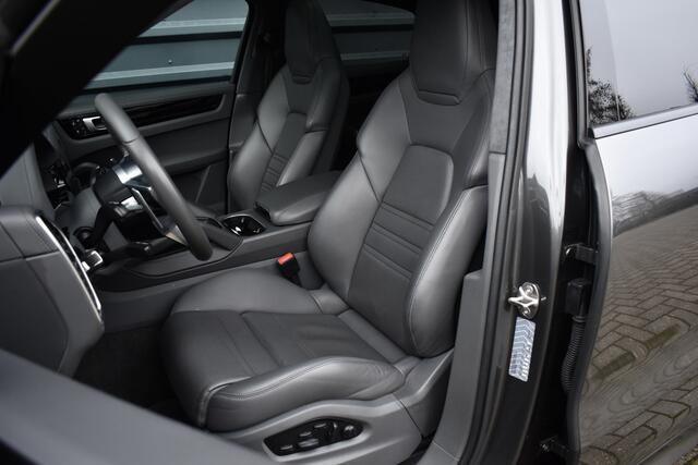 Porsche CAYENNE Coupé 3.0 E-Hybrid SportDesign Techart | Pano | ACC | 22'' Wielen | PDLS+ Matrix | Alcantara dakhemel | Matrix PDLS+ |