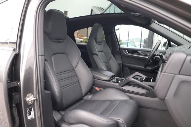Porsche CAYENNE Coupé 3.0 E-Hybrid | 470PK | Achterasbesturing | Sport-design | Luchtvering | Sport-chrono | Matrix-led | Sfeerverlichting | NL-Auto | 2024.