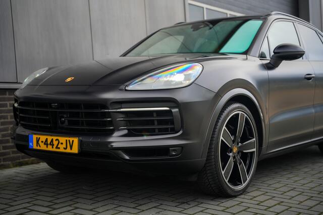 Porsche CAYENNE 3.0 E-Hybrid 463 pk Sport-Chrono / Pano-Dak/ Matrix-Led/ Lucht-Vering/ Bose-Sound/ Sport-Stoelen/ Stoel.Verw/ 360-Camera/ Adap.Cruise/ 22'' LMV