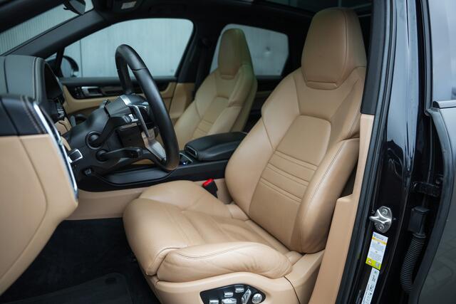 Porsche CAYENNE 3.0 E-Hybrid 463 pk Sport-Chrono / Pano-Dak/ Matrix-Led/ Lucht-Vering/ Bose-Sound/ Sport-Stoelen/ Stoel.Verw/ 360-Camera/ Adap.Cruise/ 22'' LMV