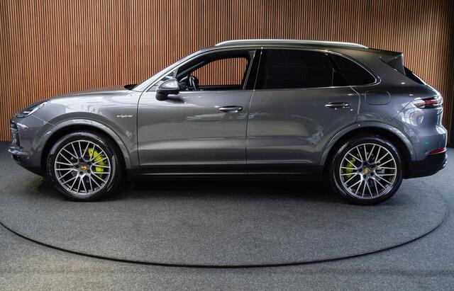 Porsche CAYENNE 3.0 E-Hybrid Panodak ACC Leer 360 Navi LM velgen PDC Memory seats Elektr. trekhaak Elektr. achterklep Climate C.