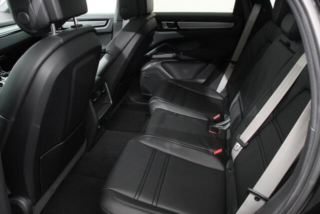 Porsche CAYENNE Coupé 3.0 E-Hybrid 476pk Platinum Edition | Leder | Panorama dak | Luchtvering | Comfortstoelen Electrisch | Navigatie | Climate Control