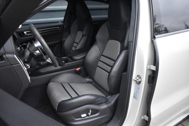 Porsche CAYENNE Coupé 3.0 E-Hybrid 462pk Lightweight | Carbon Dak | ACC | 22'' Wielen | Matrix PDLS+ | Luchtvering | 360 Camera |