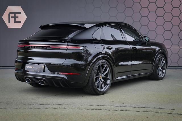 Porsche CAYENNE Coupé Turbo E-Hybrid met GT Pakket | KERAMISCH | 360 CAMERA | STOELVERWARMING | STUURVERWARMING | CARBON IN & EXTERIEUR | SUEDE HEMEL | PASSENGER DISPLAY | SOFTCLOSE | HEAD UP |