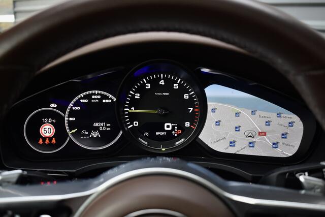 Porsche CAYENNE Coupé 3.0 E-Hybrid 462pk Platinum Edition SportDesign | Pano | ACC | Trekhaak | 22'' Wielen | Bose | Achterasbesturing | Stoelventilatie | Sportuitlaat |