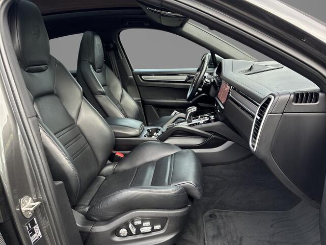 Porsche CAYENNE Coupé 3.0 E-Hybrid | Sport Chrono | Panoramadak | Sportstoelen | El. Trekhaak | NL Auto | Porsche Dealeronderhouden |