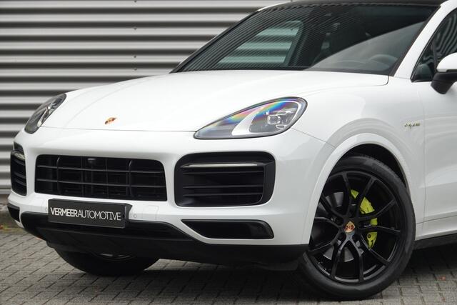 Porsche CAYENNE Coupé 3.0 E-Hybrid | Sport Chrono | Pano | Alcantara | Luchtvering | HUD | Memory | 360 |