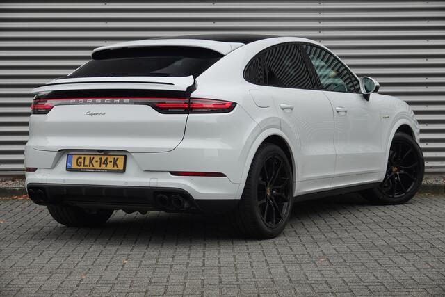 Porsche CAYENNE Coupé 3.0 E-Hybrid | Sport Chrono | Pano | Alcantara | Luchtvering | HUD | Memory | 360 |