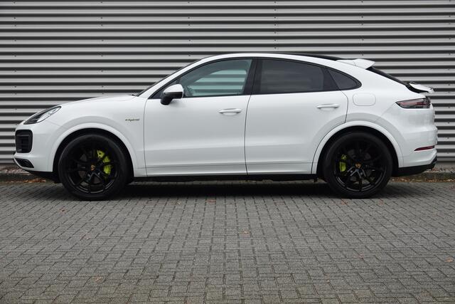 Porsche CAYENNE Coupé 3.0 E-Hybrid | Sport Chrono | Pano | Alcantara | Luchtvering | HUD | Memory | 360 |
