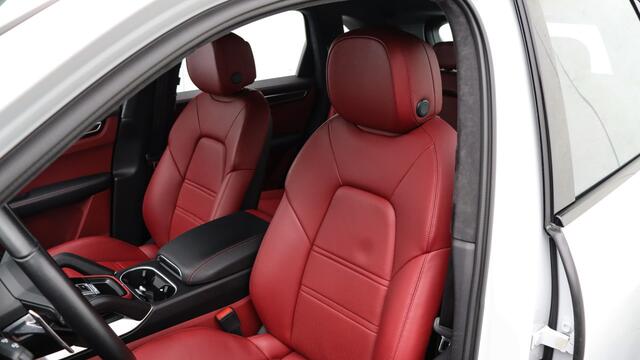 Porsche CAYENNE 4.0 Turbo | PSCB | Soft-Close | Trekhaak | PDCC | Led-matrix | Surround View