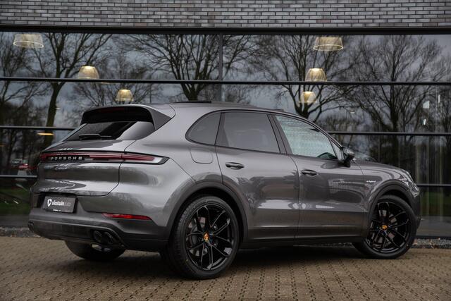 Porsche CAYENNE 3.0 E-Hybrid , Sport Chrono, Luchtvering, Softclose, HUD, Pano,