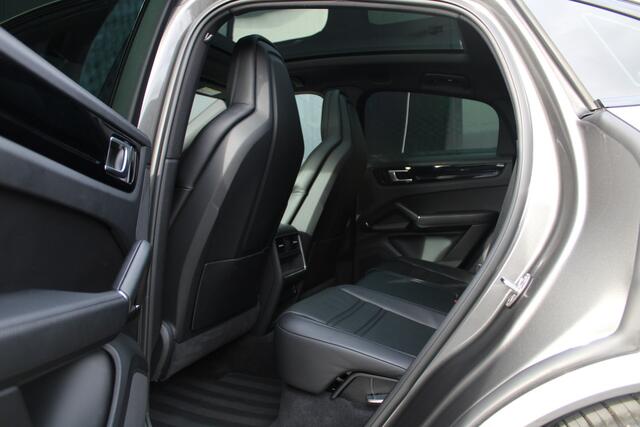 Porsche CAYENNE Coupé 3.0 E-Hybrid - Luchtvering - Sport Chrono - 360 Camera - Adapt Sportstoelen - Leder - Carplay/Android - Rijklaar