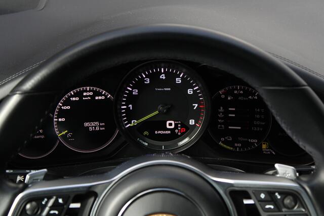 Porsche CAYENNE Coupé 3.0 E-Hybrid - Luchtvering - Sport Chrono - 360 Camera - Adapt Sportstoelen - Leder - Carplay/Android - Rijklaar