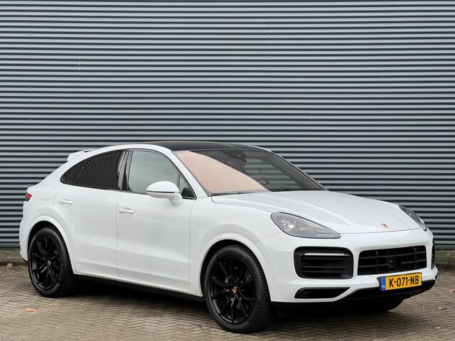 Porsche CAYENNE Coupé 3.0 E-Hybrid Carrarawit Metallic Panoramadak Luchtvering Sport-Chrono Achterasbesturing Softclose Vol-Leder NL-Auto