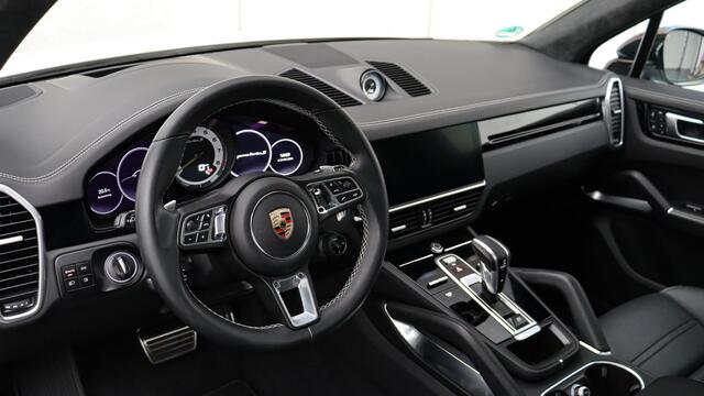 Porsche CAYENNE 4.0 Turbo S E-Hybrid | Head-up | Soft-Close | PCCB | Achterasbesturing | Panoramadak | Nachtzicht-assistent