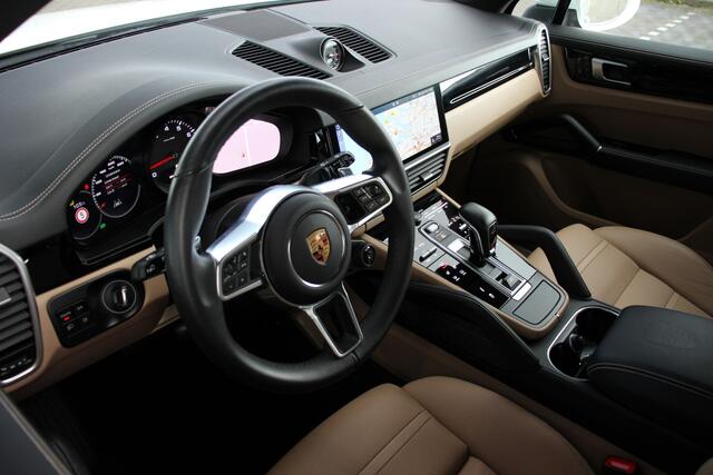 Porsche CAYENNE 3.0 | SportDesign | Pano | Luchtvering | Adaptief cruise control | Stoelkoeling | 22" | 340PK