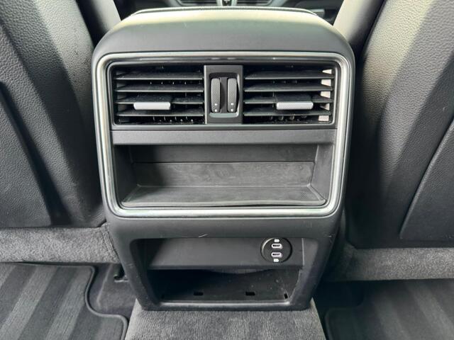 Porsche CAYENNE Coupe 3.0 E-Hybrid | Luchtvering | Pano | Trekhaak | 5 Alarm