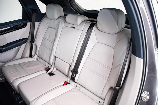 Porsche CAYENNE 3.0 E-Hybrid Trekhaak - Panoramadak - Porsche InnoDrive inc adaptieve cruise control - 3D-Surround View - BOSE - Sport Chrono - Stuurbekrachtiging Plus - Comfortstoelen - Privacybeglazing -