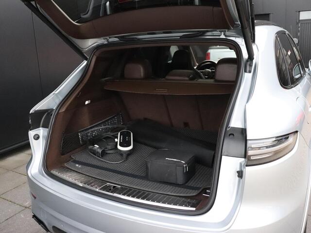 Porsche CAYENNE 3.0 E-Hybrid | SPORT-CHRONO | LUCHT-VERING LEDER | PANO-DAK | BOSE | TREKHAAK | ENTERTAINMENT | HEAD-UP | CAMERA | ACHTERAS BEST | CARBON