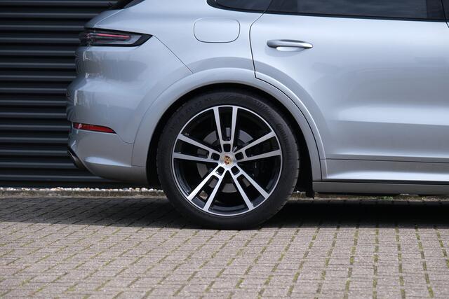 Porsche CAYENNE 3.0 E-Hybrid Nieuw Model | Achterasbesturing | Sportchrono + Sport Design | Elec Trekhaak |
