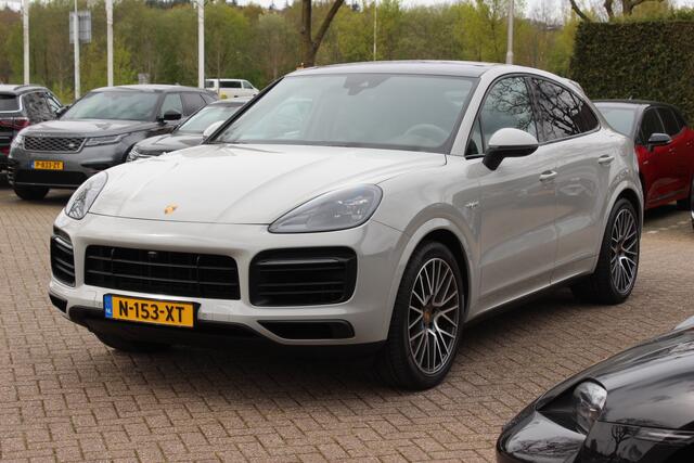 Porsche CAYENNE Coupé 3.0 E-Hybrid / Panoramadak / 360Camera / Sportdesign+Chrono / Luchtvering / 22'' / Sportuitlaat / Dodehoek / DAB / Bose / Stoelverwarming 4x / Cruise Control
