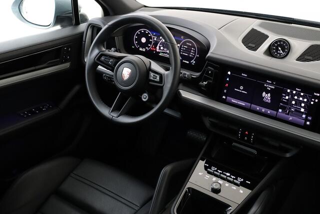 Porsche CAYENNE 3.0 E-HYBRID -SPORT DESIGN|SPORT CHRONO|22"LM VELGEN|PANO-DAK|360 CAMERA|LUCHTVERING|TREKHAAK|DOLOMIETZILVER|MATRIX LED|ADAPT. CRUISE|SPORTSTOELEN