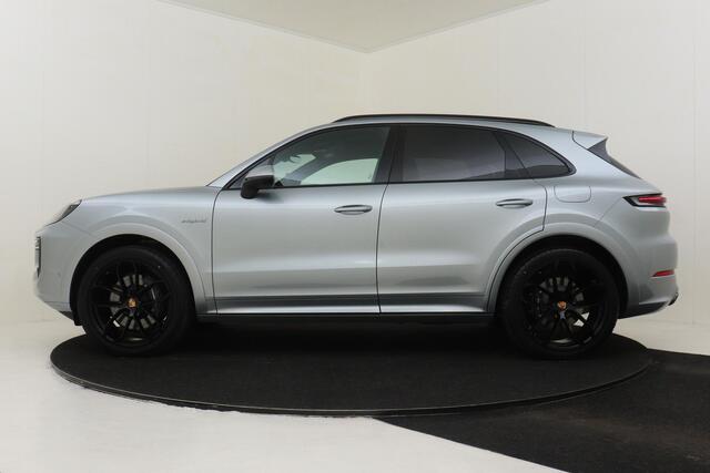 Porsche CAYENNE 3.0 E-HYBRID -SPORT DESIGN|SPORT CHRONO|22"LM VELGEN|PANO-DAK|360 CAMERA|LUCHTVERING|TREKHAAK|DOLOMIETZILVER|MATRIX LED|ADAPT. CRUISE|SPORTSTOELEN