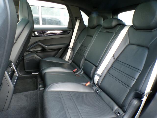 Porsche CAYENNE 3.0 E-Hybrid Platinum Edition, Trekhaak / BOSE Surround Sound / Carplay + Android Auto / Leder / Luchtvering / Elektr. Schuifdak / 22 '' LMV