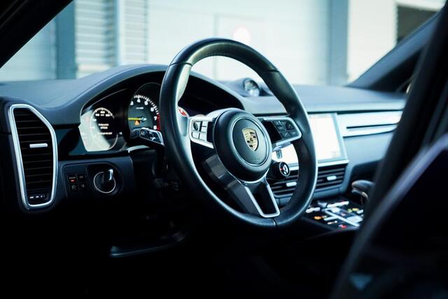 Porsche CAYENNE Coupé 3.0 E-Hybrid / Adaptive Cruise / Sportstoelen / Stoelverwarming + Ventilatie / Incl BTW