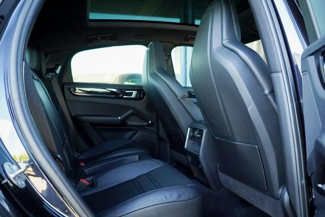 Porsche CAYENNE Coupé 3.0 E-Hybrid / Adaptive Cruise / Sportstoelen / Stoelverwarming + Ventilatie / Incl BTW