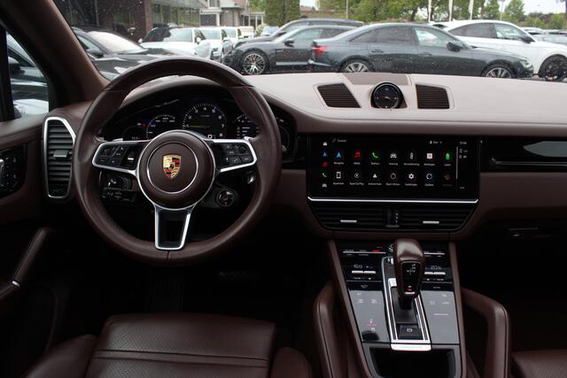 Porsche CAYENNE 3.0 E-Hybrid / Trekhaak / Panoramadak / 360Camera / Luchtvering / 21'' / Bose / Sportdesign+Chrono / Leder / Stuur+Stoelverwarming / Dodehoek / DAB / Cruise Control