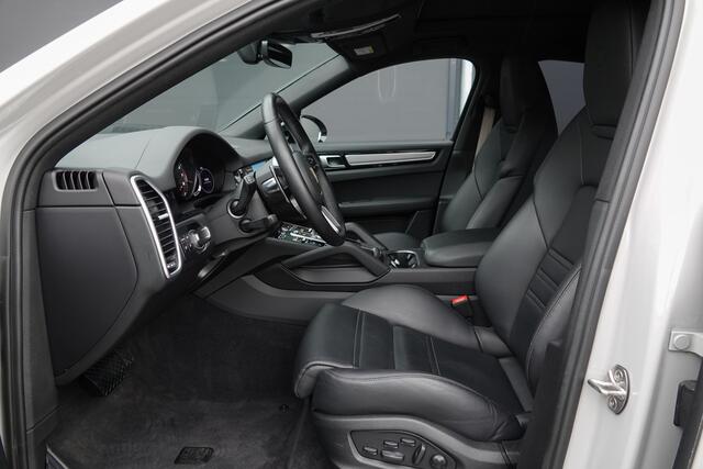 Porsche CAYENNE Coupé 3.0 E-Hybrid 462Pk Aut. | Platinum Edition | Luchtvering | Sport-Design Pakket | 360° Camera | Panoramadak | 22''