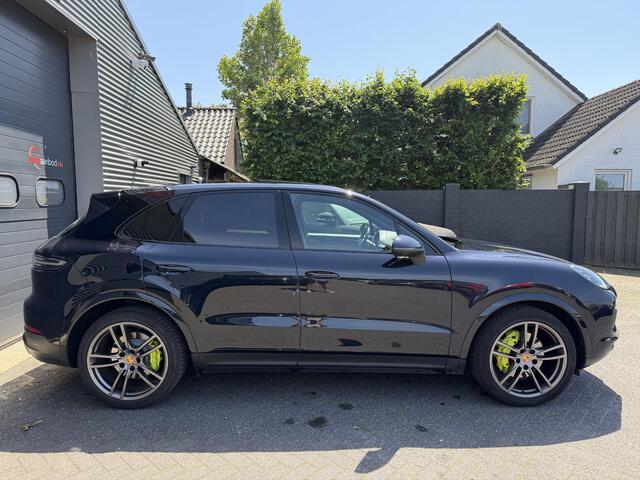 Porsche CAYENNE 3.0 E-Hybrid Sport Chrono | Panoramadak | 360* Camera | Stoelventilatie/Verwarming | 21 Inch Lichtmetalen Velgen |