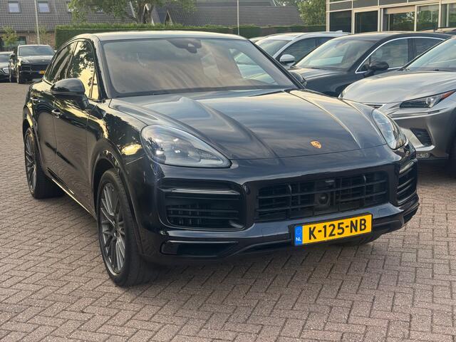 Porsche CAYENNE Coupé 3.0 E-Hybrid / Trekhaak / Panoramadak / 360Camera / Head-up / Burmester / Softclose / Keyless / 21'' / Luchtvering / Nachtzicht / Carbon intr. / Sportdesign+Chrono / Stoelventilatie+Verwarming / Dodehoek