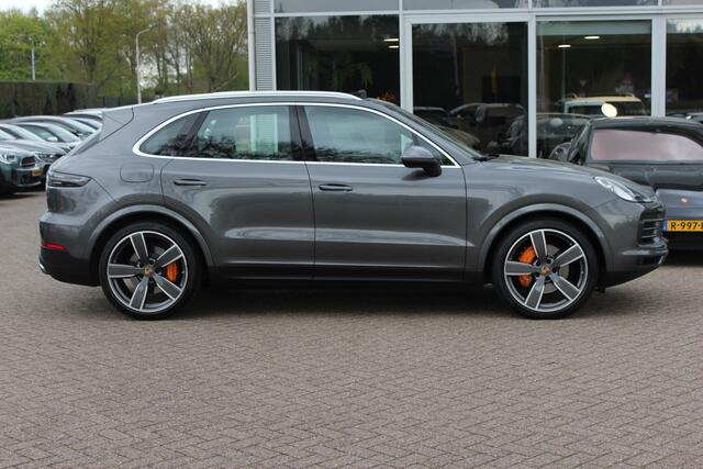 Porsche CAYENNE 3.0 E-Hybrid / Trekhaak / Panoramadak / Camera / Luchtvering / 22'' / Sportchrono / Bose / Stoelventilatie+Verwarming / Cruise Control