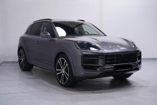 Porsche CAYENNE 4.0 V8 S ex bpm. pano-dak soft-close sportuitlaat luchtvering(PASM) electr.trekhaak stoelverwarming v+a en geventileerde voorstoelen exterieur-pakket DAB private-glas 22"lmv sport design sport-chrono Bose sounsystem 360-camera soft-close HUD ACC sportsto