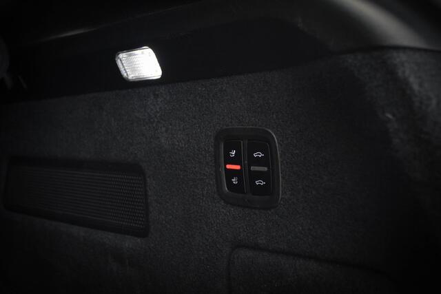 Porsche CAYENNE 3.0 / Luchtvering/ Panoramadak/ 22 Inch/ Memory