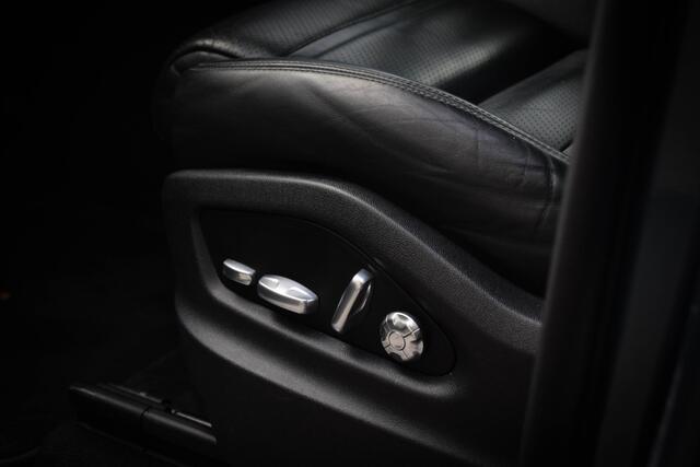 Porsche CAYENNE 3.0 / Luchtvering/ Panoramadak/ 22 Inch/ Memory