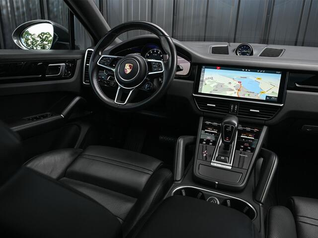 Porsche CAYENNE Coupé 3.0 E-Hybrid | NL Auto | Dealer Onderhouden | 18-Wegs Memory Seats | Panoramadak | 360 Camera | Luchtvering | Bose | Sport Chrono | Stoelventilatie | Stuur verwarmd | Soft Close | Trekhaak |