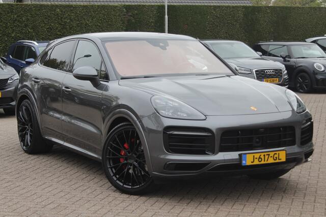 Porsche CAYENNE Coupé 3.0 E-Hybrid / Trekhaak / Panoramadak / 360Camera / Softclose / Sportuitlaat / 21'' / Keyless / Bose / Matrix LED / ACC / Sportchrono / Stoelventilatie / Stuurverwarming