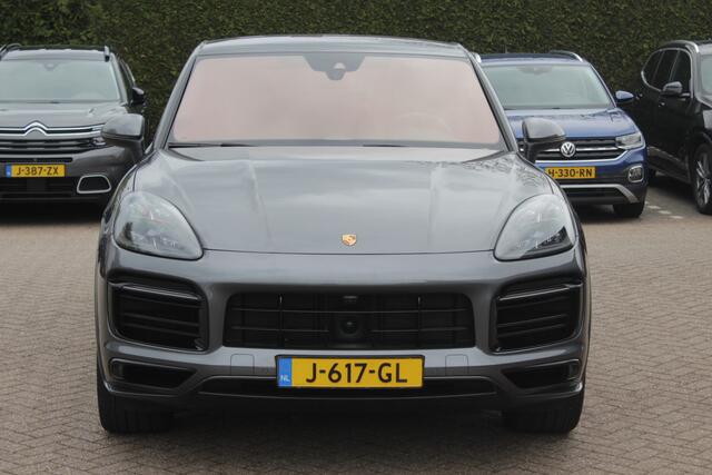 Porsche CAYENNE Coupé 3.0 E-Hybrid / Trekhaak / Panoramadak / 360Camera / Softclose / Sportuitlaat / 21'' / Keyless / Bose / Matrix LED / ACC / Sportchrono / Stoelventilatie / Stuurverwarming