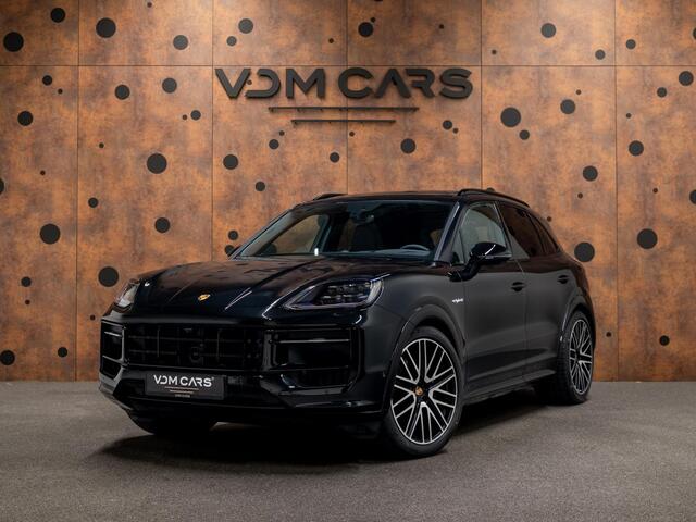 Porsche CAYENNE 3.0 E-Hybrid Black Edition | SportDesign | Trekhaak | Achterasbest. | Sportuitlaat | HUD | Bijrijdersdisplay |