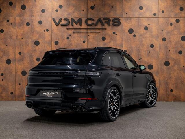 Porsche CAYENNE 3.0 E-Hybrid Black Edition | SportDesign | Trekhaak | Achterasbest. | Sportuitlaat | HUD | Bijrijdersdisplay |