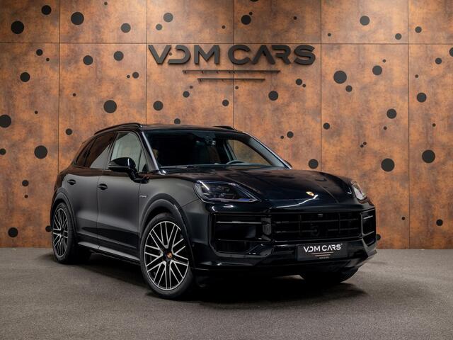 Porsche CAYENNE 3.0 E-Hybrid Black Edition | SportDesign | Trekhaak | Achterasbest. | Sportuitlaat | HUD | Bijrijdersdisplay |