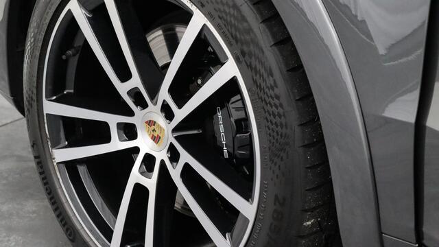 Porsche CAYENNE 3.0 E-Hybrid SportDesign | Stoelventilatie | Head-up | Panoramadak | Soft-Close | InnoDrive | Trekhaak | Sportuitlaat | BOSE Sound | Bijrijdersdisplay