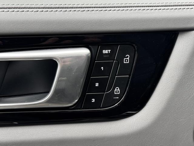 Porsche CAYENNE 3.0 E-Hybrid Platinum Edition Panoramadak, Night-Vision, Stoelventilatie, Bose geluidsinstallatie, Softclose, enz