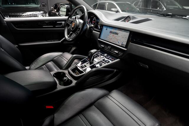 Porsche CAYENNE Coupé 3.0 Pano Sport-chrono 360° Luchtvering Leer Navi ACC 22'' LM velgen Memory seats Bose Stuurverwarming Elektr. bedienbare achterklep PDC LM velgen Stuurverwarming Stoelverwarming Zwarte binnenhemel Climate CarPlay