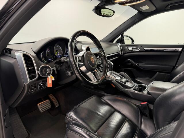 Porsche CAYENNE 3.0 S E-Hybrid Platinum Edition | Dealer ond. | Org. NL | Luchtvering | Trekhaak |