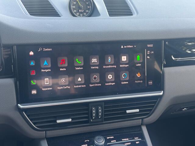 Porsche CAYENNE Coupé 3.0 E-Hybrid / Trekhaak / Panoramadak / 360Camera / Achterasbesturing / Luchtvering / Sportchrono / 21'' / Leder / CarPlay / Stoelverwarming / Dodehoek / DAB / Cruise Control Adaptief